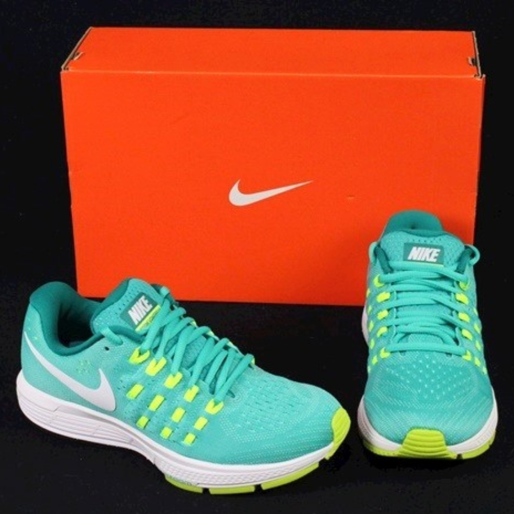 NEW Nike Air Zoom Vomero 11 Running  - Sizez 6.5